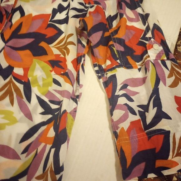 Dana Buchman floral button down with roll tab half sleeve - Picture 11 of 12